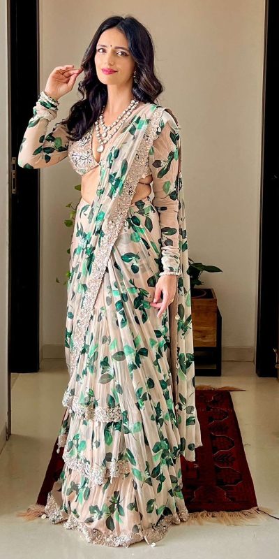 Exquisite White Color Georgette Thread Digital Print Work Saree