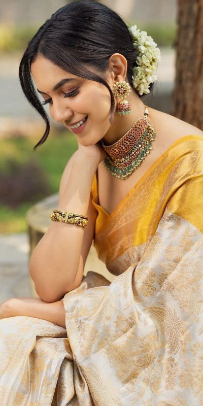 KP 5068 Golden Color Soft Lichi Silk Cloth Beautiful Rich Pallu Saree Casual, Party, Wedding, Festive, Events Etc. Expected Delivery 4-6 Working Days @1449/ | Designer Sarees, Sarees, Bollywood Sarees, Creative Sarees, Embroidered Sarees, Ethnic Saree, Modern Digital sarees, Party Wear Sarees