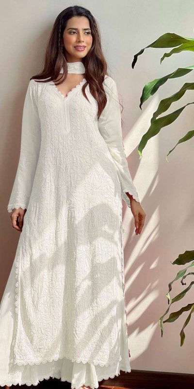 White Georgette Thread Embroidery Salwar Suit