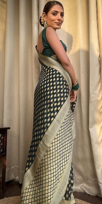 KP 5083 Green Soft Lichi Silk Perfect for Wedding, Party, Family Gatherings, Sangeet, Diwali Cloth. Saree. Get it for ₹1399. Delivery 4-6 Working Days. | Designer Sarees, Embroidered Sarees, Sarees, Bollywood Sarees, Creative Sarees, Ethnic Saree, Modern Digital sarees, Party Wear Sarees