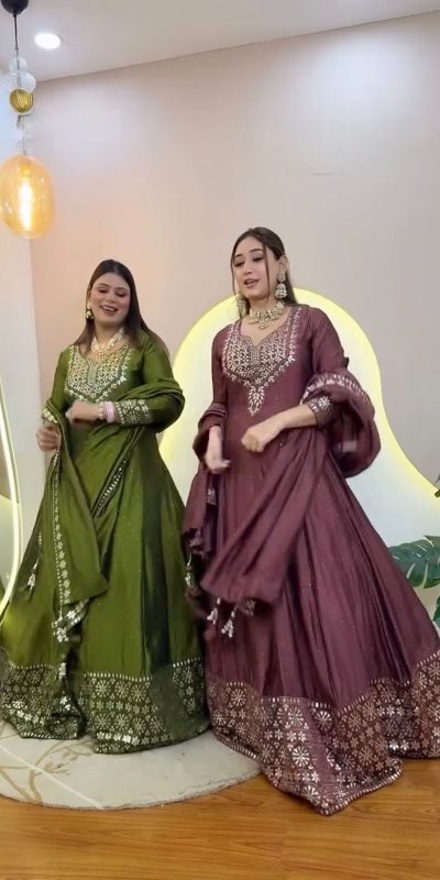 Onion Roman Simmer Embroidery Gown