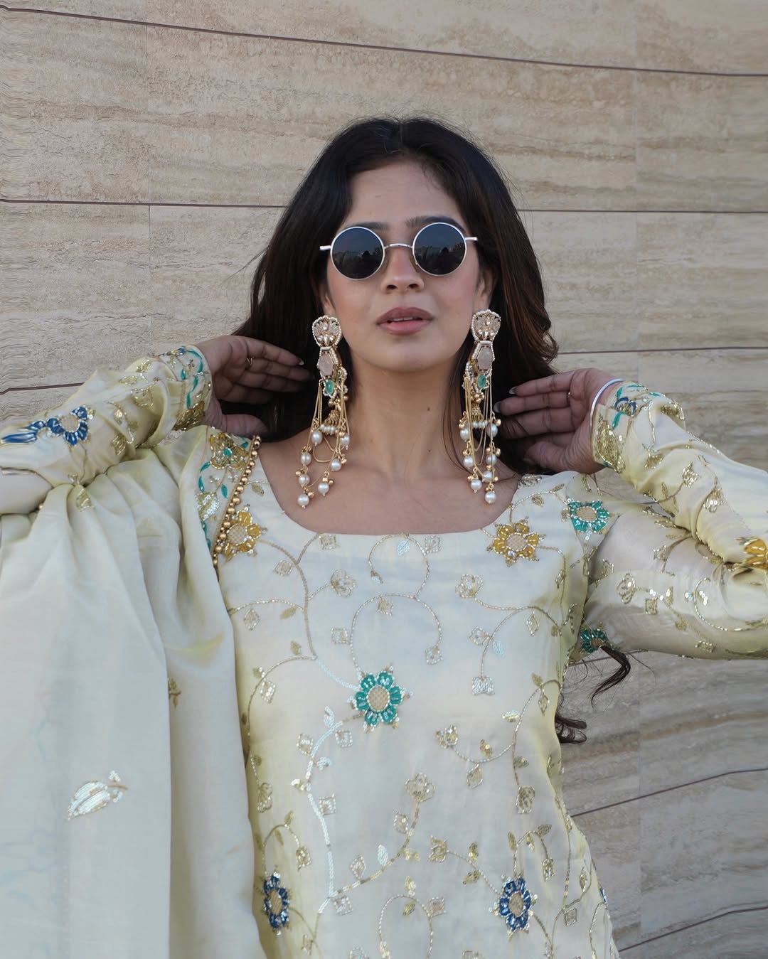 Off White Chinnon Embroidery Work Salwar Suit - Image 3