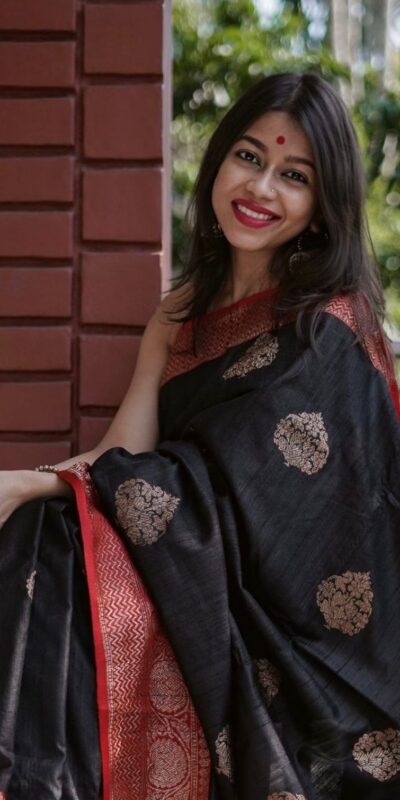 KPR 282 Black Soft Lichi Silk Saree Perfect for Wedding, Party, Reception, Diwali, Ethnic Day – . Affordable Price ₹1449. Delivery 4-6 Working Days. | Designer Sarees, Sarees, Bollywood Sarees, Creative Sarees, Embroidered Sarees, Ethnic Saree, Modern Digital sarees, Party Wear Sarees