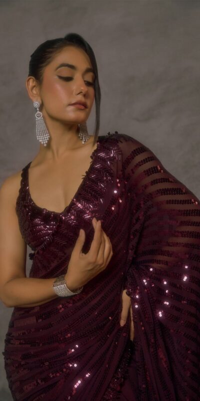 DF 3476 Wine Faux Georgette Saree Perfect for Wedding, Party, Cultural Events, Traditional Day, Pooja – . Grab it for ₹1799. Delivery 4-6 Working Day | Designer Sarees, Modern Digital sarees, Sarees, Bollywood Sarees, Creative Sarees, Embroidered Sarees, Ethnic Saree, Party Wear Sarees