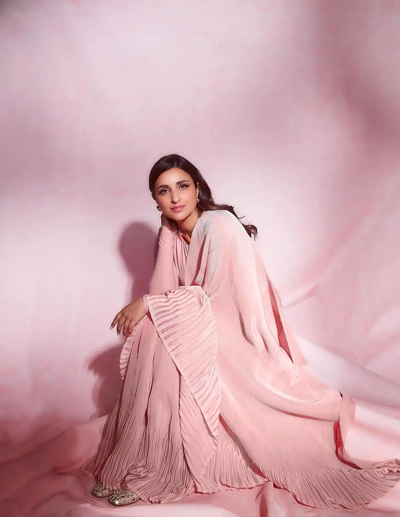 SN 704 Peach Saree : Japan Satin Silk Work : Fancy Pleating Work Casual, Party Wear, Wedding Parineeti Chopra In Peach @1399/- | Sarees, Bollywood Sarees, Creative Sarees, Designer Sarees, Embroidered Sarees, Ethnic Saree, Modern Digital sarees, Party Wear Sarees