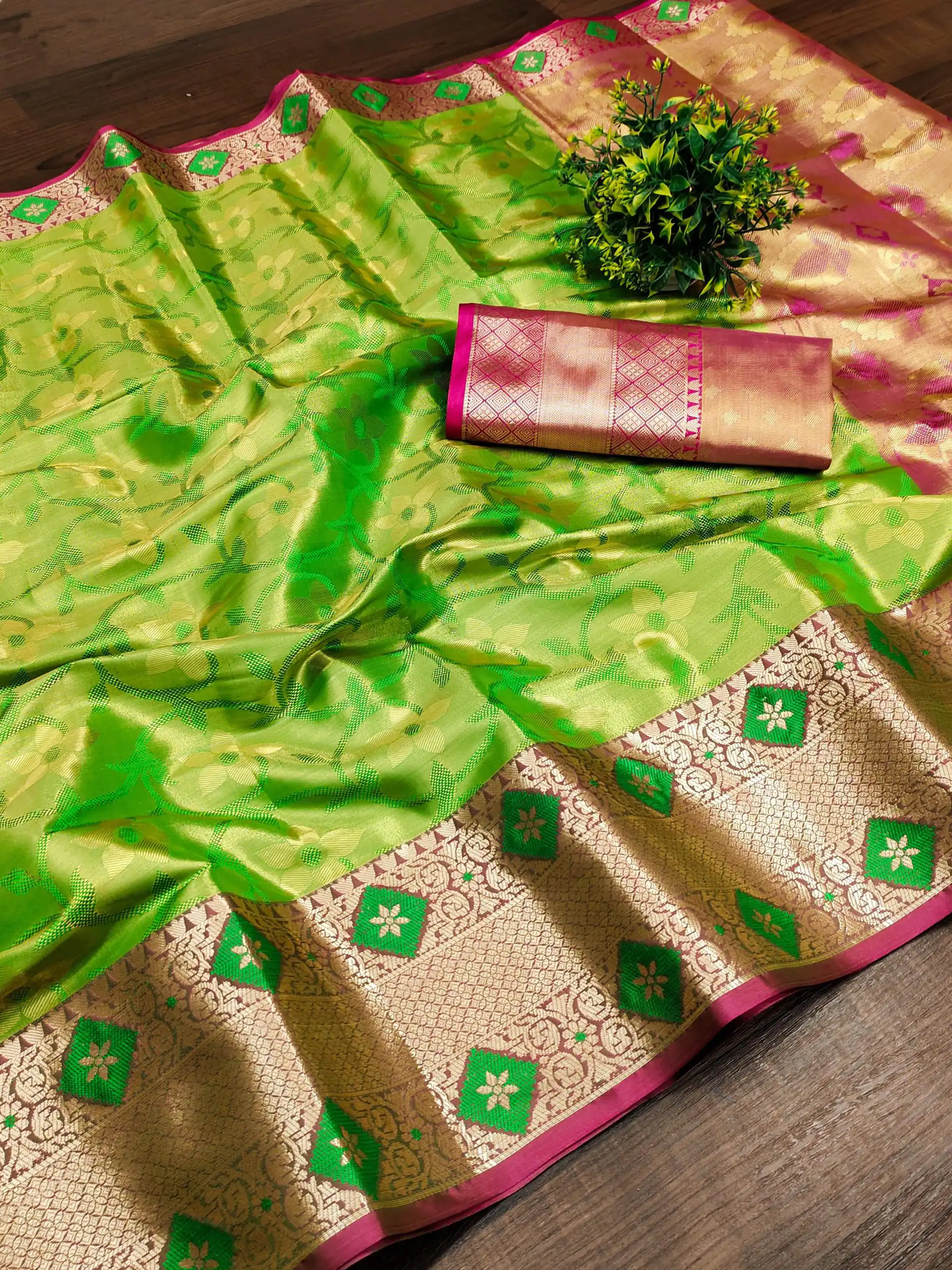 MB™️  3236 Green Color Soft & Pure Organic Silk Gold Zari Weaving Saree Casual, Party Wear, Wedding, Events Etc. Expected Delivery 4-6 Working Days @1699/- | Designer Sarees, Sarees, Bollywood Sarees, Creative Sarees, Embroidered Sarees, Ethnic Saree, Modern Digital sarees, Party Wear Sarees