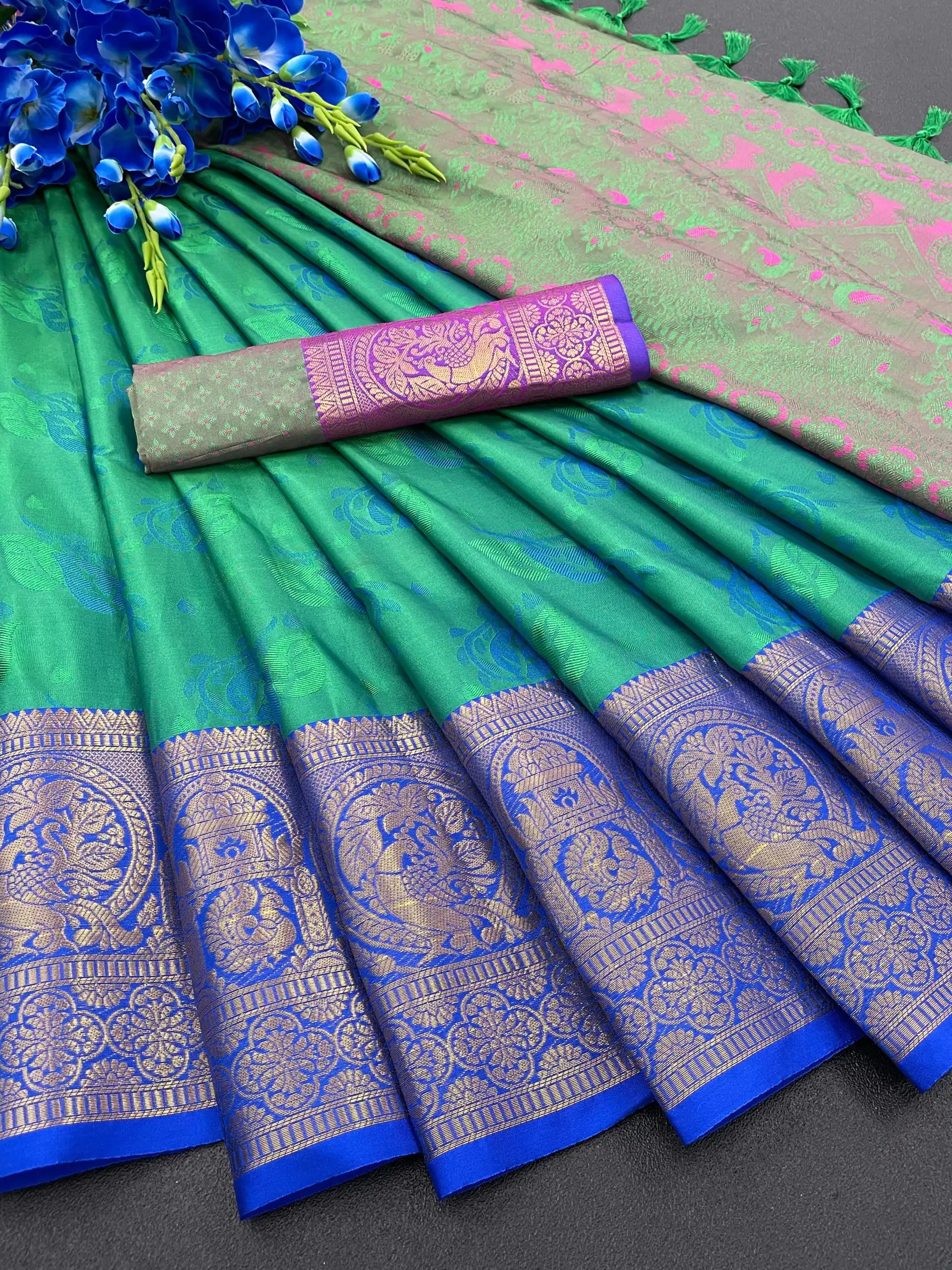 MB™️  3195 Peacock Green Color Soft Kanjivaram Jacquard Weaving Saree Casual, Party Wear, Wedding, Events Etc. Expected Delivery 4-6 Working Days @1699/- | Designer Sarees, Sarees, Bollywood Sarees, Creative Sarees, Embroidered Sarees, Ethnic Saree, Modern Digital sarees, Party Wear Sarees