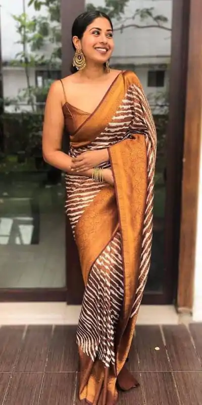 KP 4072 Dark Brown Color Lichi Silk Jacquard Work Fancy Saree Casual, Party Wear, Wedding, Events Etc. Expected Delivery 4-6 Working Days @1499/- | Designer Sarees, Embroidered Sarees, Sarees, Bollywood Sarees, Creative Sarees, Ethnic Saree, Modern Digital sarees, Party Wear Sarees