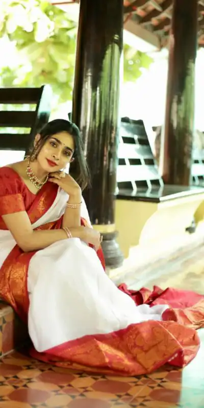 DDF White Pari White Color Soft Lichi Silk With Ordinary Design Saree Casual, Party Wear, Wedding, Events Etc. Expected Delivery 4-6 Working Days 1499/- | Sarees, Bollywood Sarees, Creative Sarees, Designer Sarees, Embroidered Sarees, Ethnic Saree, Modern Digital sarees, Party Wear Sarees