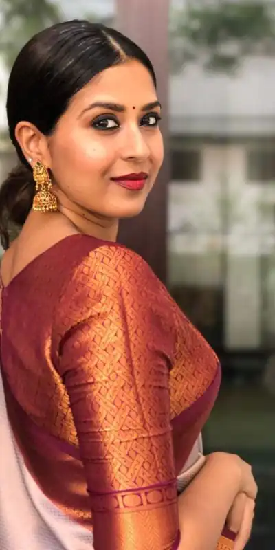 KP 4051 Silver Color Soft Lichi Silk Cloth Rich Pallu All Over Saree Events Casual, Wedding, Festive, Events . Expected Delivery  4-6 Working Days @1399/- | Designer Sarees, Sarees, Bollywood Sarees, Creative Sarees, Embroidered Sarees, Ethnic Saree, Modern Digital sarees, Party Wear Sarees