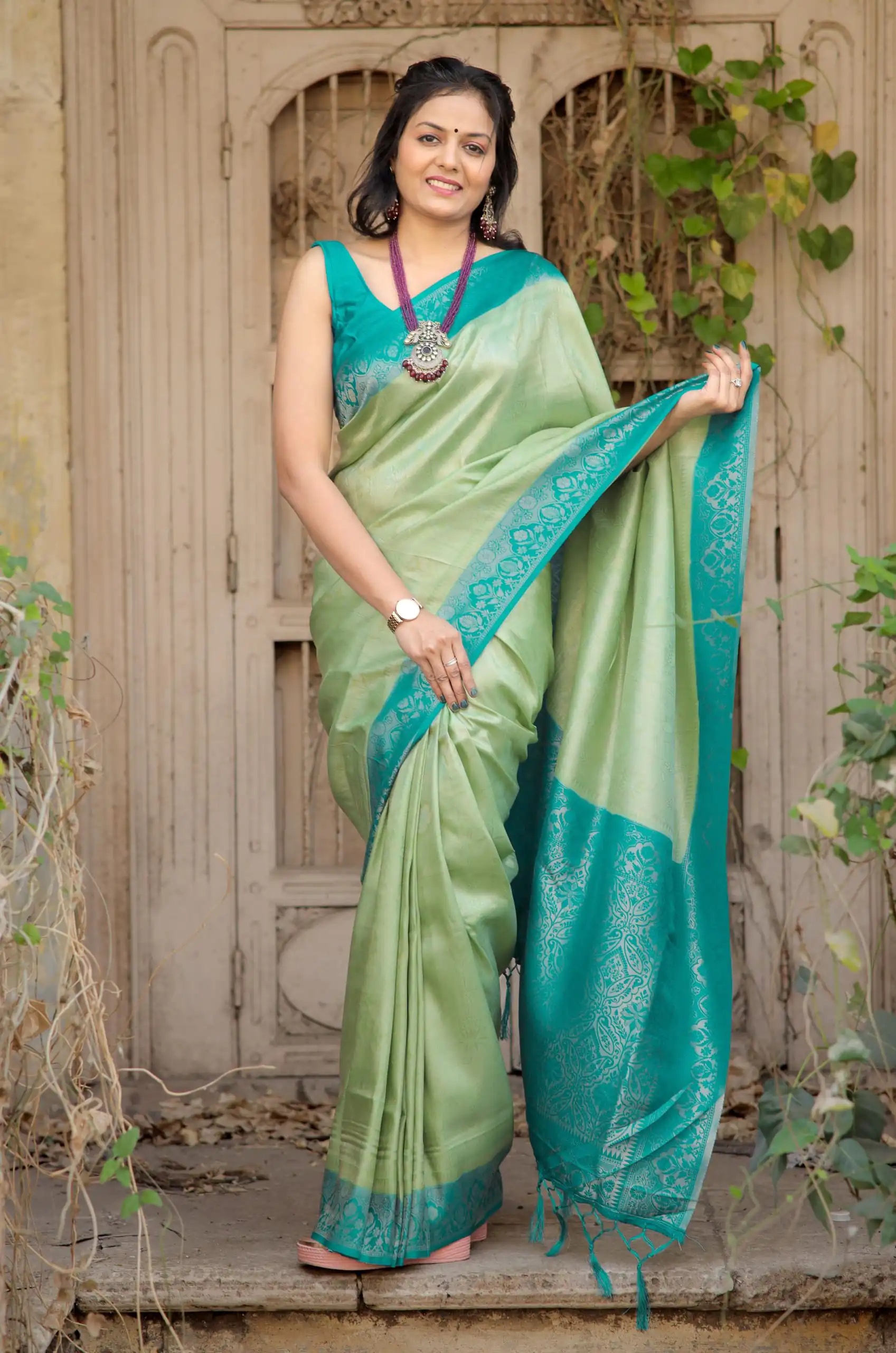 GK kanjivaram Green Color Soft Kanjivaram Silk Beautiful Rich Pallu Jacquard Saree Events Casual Wedding Festive. Expected Delivery  4-6 Working Days @1999/- | Designer Sarees, Sarees, Bollywood Sarees, Creative Sarees, Embroidered Sarees, Ethnic Saree, Modern Digital sarees, Party Wear Sarees