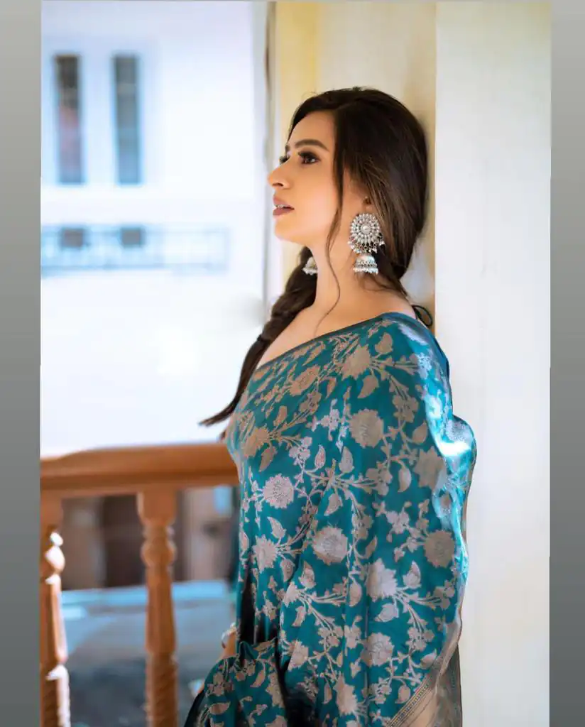 DDH RIYA Peacock Blue Color Soft Lichi Silk Ordinary Design Saree Events Casual, Wedding, Festive, Events Etc. Expected Delivery  4-6 Working Days @1499/- | Designer Sarees, Sarees, Bollywood Sarees, Creative Sarees, Embroidered Sarees, Ethnic Saree, Modern Digital sarees, Party Wear Sarees