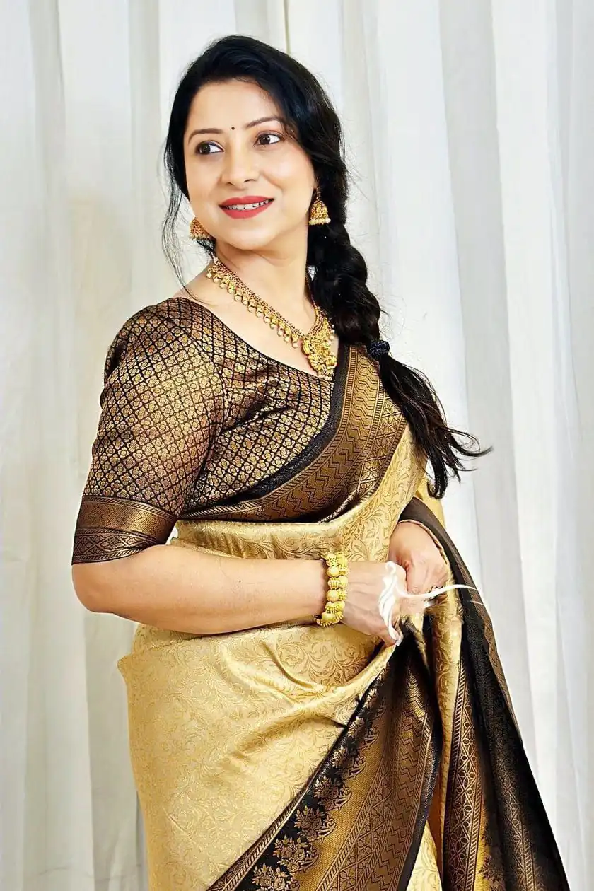 DDF 116 Grey Color Soft Lichi Silk Ordinary Design Rich Pallu Saree Casual, Party Wear, Events, Festivals Etc. Expected Delivery 4-6 Working Days 1499/ | Designer Sarees, Sarees, Bollywood Sarees, Creative Sarees, Embroidered Sarees, Ethnic Saree, Modern Digital sarees, Party Wear Sarees