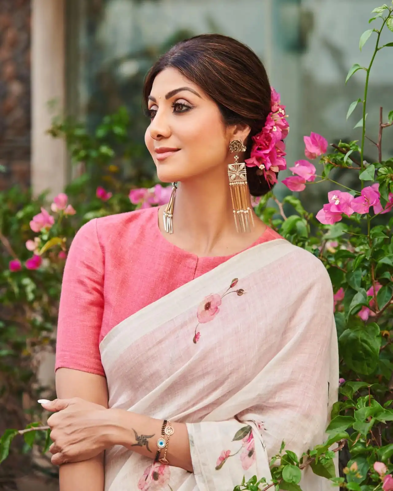RS Shilpa Shetty Cream Color Linen Digital Flower Printed Saree Casual, Party, Wedding, Festive, Events Etc.  Expected Delivery  4-6 Working Days @1449/- Only | Designer Sarees, Sarees, Bollywood Sarees, Creative Sarees, Embroidered Sarees, Ethnic Saree, Modern Digital sarees, Party Wear Sarees