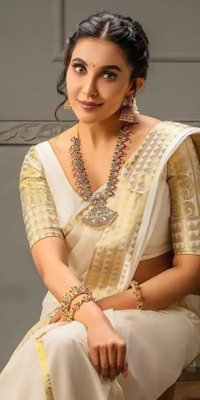 KP 5066 White Color Soft Banarasi Silk Cloth Rich Pallu All Over Saree Events Casual, Wedding, Festive, Events . Expected Delivery 4-6 Working Days @1549/- | Designer Sarees, Sarees, Bollywood Sarees, Creative Sarees, Embroidered Sarees, Ethnic Saree, Modern Digital sarees, Party Wear Sarees