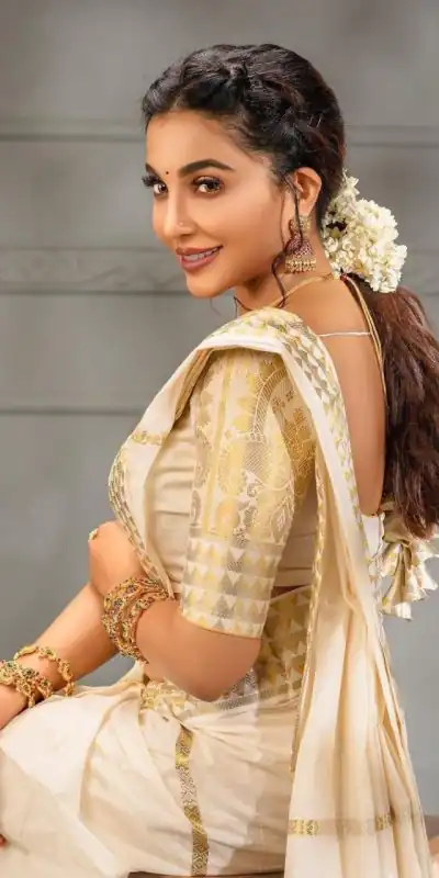 KP 5066 White Color Soft Banarasi Silk Cloth Rich Pallu All Over Saree Events Casual, Wedding, Festive, Events . Expected Delivery 4-6 Working Days @1549/- | Designer Sarees, Sarees, Bollywood Sarees, Creative Sarees, Embroidered Sarees, Ethnic Saree, Modern Digital sarees, Party Wear Sarees