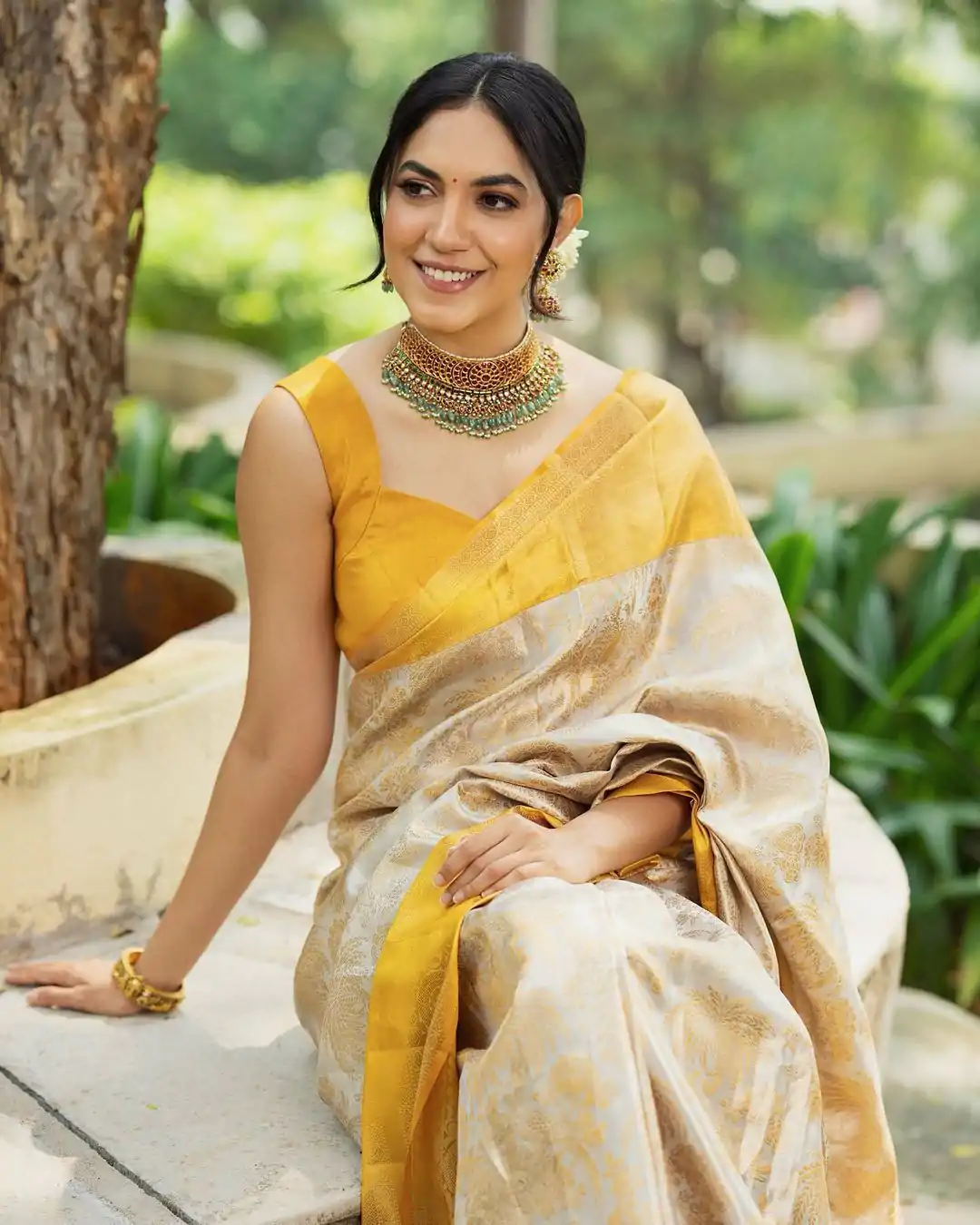 KP 5068 Golden Color Soft Lichi Silk Cloth Beautiful Rich Pallu Saree Casual, Party, Wedding, Festive, Events Etc.  Expected Delivery  4-6 Working Days @1449/ | Designer Sarees, Embroidered Sarees, Sarees, Bollywood Sarees, Creative Sarees, Ethnic Saree, Modern Digital sarees, Party Wear Sarees