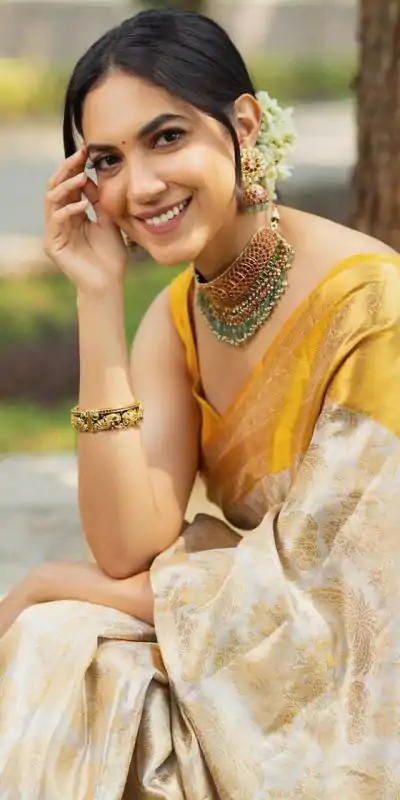 KP 5068 Golden Color Soft Lichi Silk Cloth Beautiful Rich Pallu Saree Casual, Party, Wedding, Festive, Events Etc.  Expected Delivery  4-6 Working Days @1449/ | Designer Sarees, Embroidered Sarees, Sarees, Bollywood Sarees, Creative Sarees, Ethnic Saree, Modern Digital sarees, Party Wear Sarees