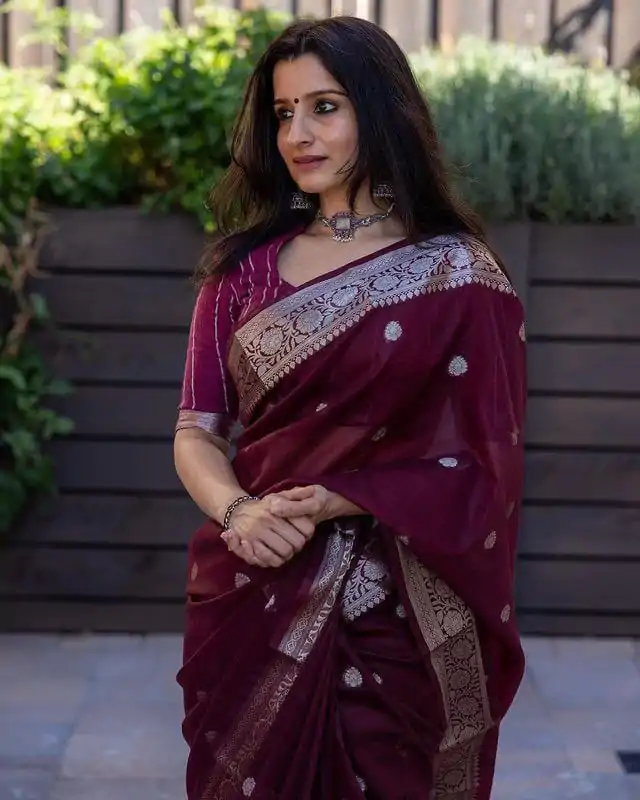 DDF 301 Purple Color Soft Lichi Silk Ordinary Design Rich Pallu Saree Casual, Party Wear, Events, Festivals Etc. Expected Delivery 4-6 Working Days 1449/- | Designer Sarees, Sarees, Bollywood Sarees, Creative Sarees, Embroidered Sarees, Ethnic Saree, Modern Digital sarees, Party Wear Sarees