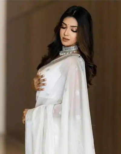 DDF 301 White Color Soft Lichi Silk Ordinary Design Rich Pallu Saree Casual, Party Wear, Events, Festivals Etc. Expected Delivery 4-6 Working Days 1449/- | Designer Sarees, Sarees, Bollywood Sarees, Creative Sarees, Embroidered Sarees, Ethnic Saree, Modern Digital sarees, Party Wear Sarees