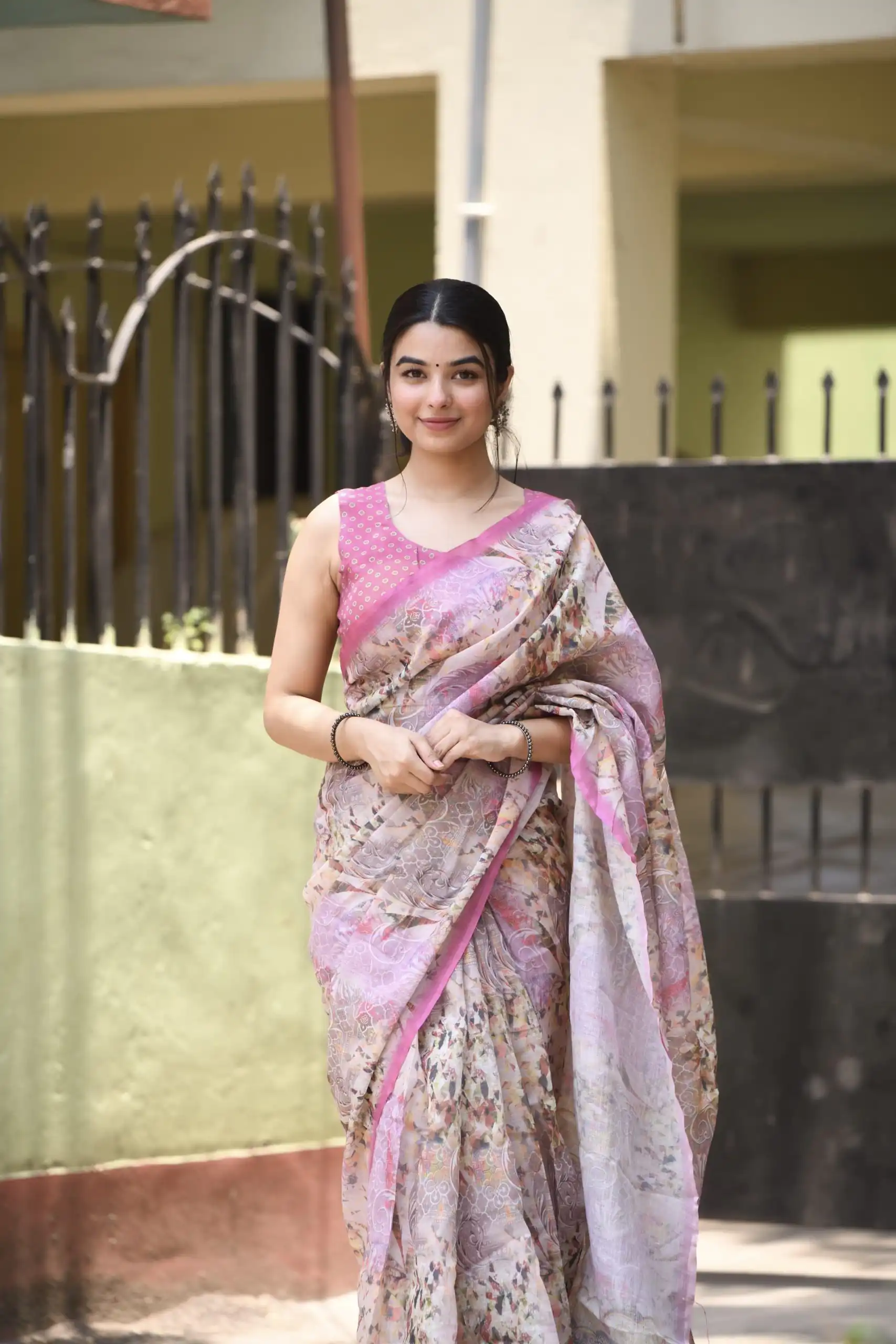 Veechis 110 Pink Color Linen Beautiful Digital Printed Work Saree Casual, Party Festive, Events. Expected Delivery 4-6 Working Days @1549/- | Designer Sarees, Sarees, Bollywood Sarees, Creative Sarees, Embroidered Sarees, Modern Digital sarees, Party Wear Sarees