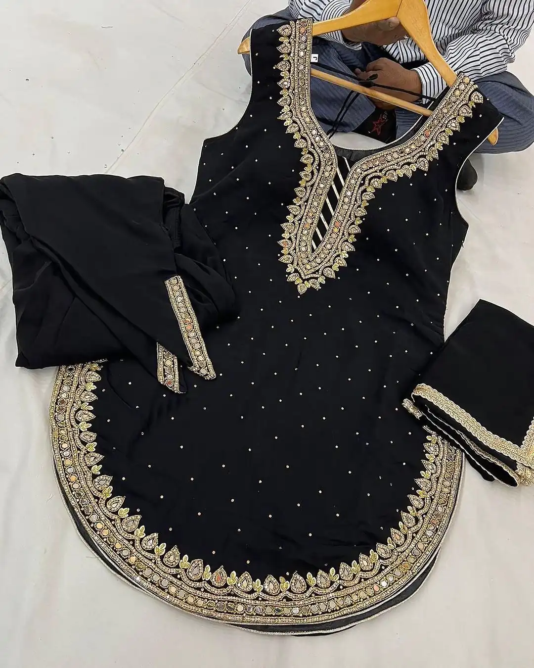 SRK 5138 Black Color Pure Chinnon Embroidery Diamond Salwar Suit Wedding, Party, Festive, Events Expected Delivery 4-6 Working Days @ 1949/- | Jump Suits, Salwar suit, Casual Suits, Creative suits, Designer Suits, Palazzo Suits, Party Wear Suits, Patiala Suits, Straight Suits