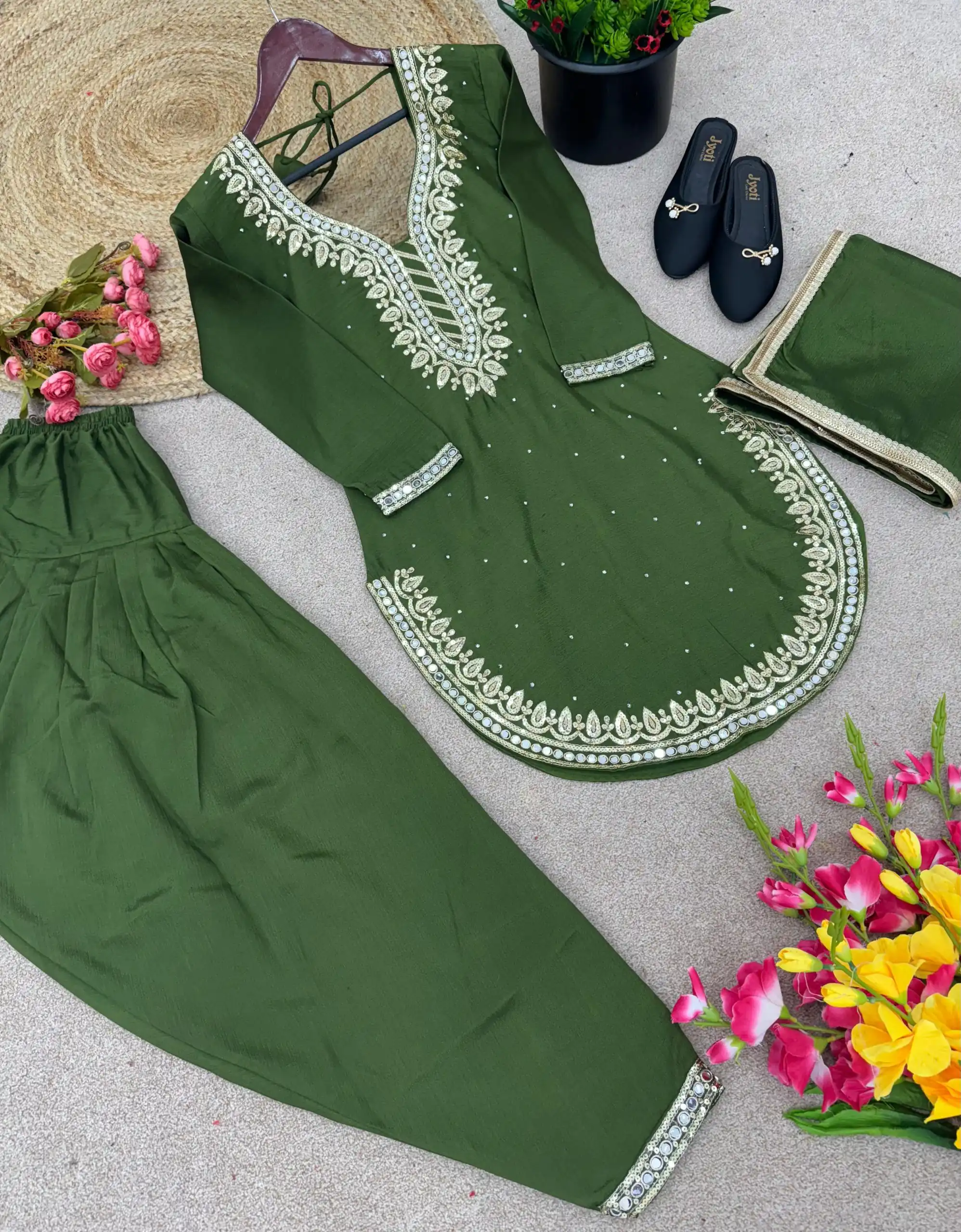 SRK 5138 Green Color Pure Chinnon Embroidery Diamond Salwar Suit Wedding, Party, Festive, Events Expected Delivery 4-6 Working Days @ 1949/- | Jump Suits, Salwar suit, Casual Suits, Creative suits, Designer Suits, Palazzo Suits, Party Wear Suits, Patiala Suits, Straight Suits