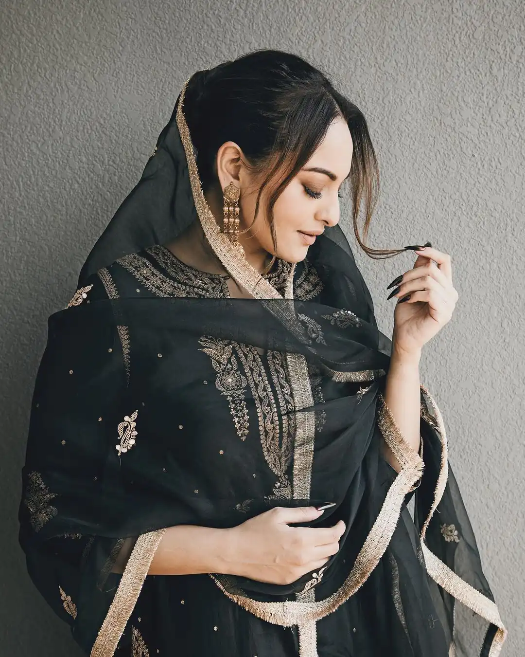 SRK 5160 Black Color Pure Chinnon Silk Embroidery Coding Dori Salwar Suit Wedding, Party, Festive, Events Expected Delivery 4-6 Working Days @ 1899/- | Jump Suits, Salwar suit, Casual Suits, Creative suits, Designer Suits, Palazzo Suits, Party Wear Suits, Patiala Suits, Straight Suits