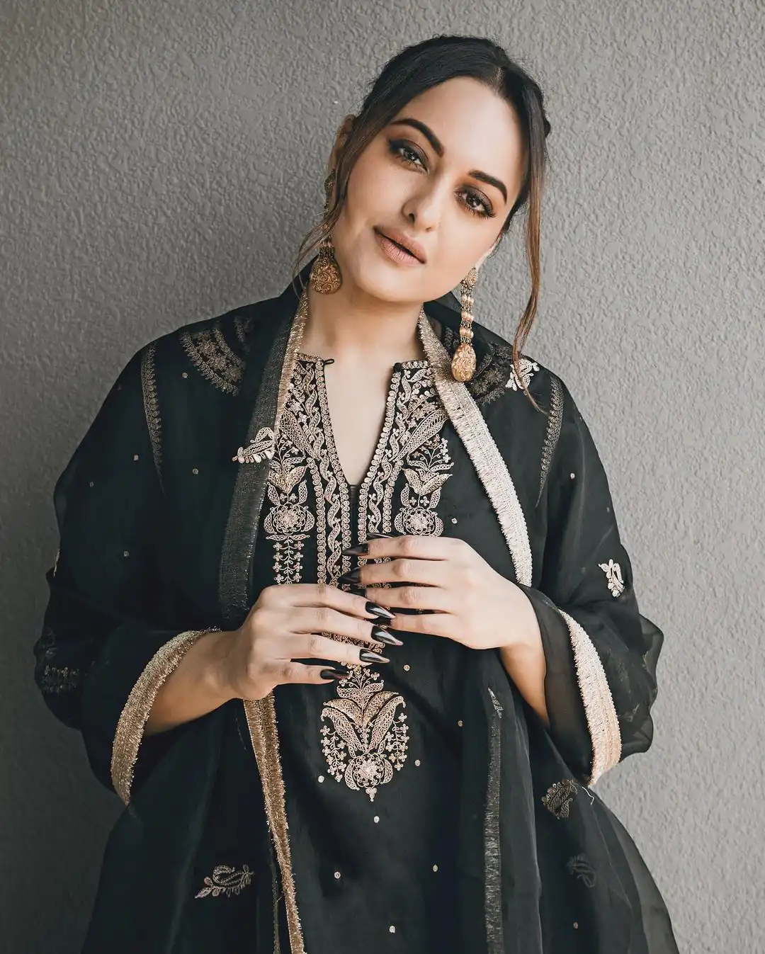 SRK 5160 Black Color Pure Chinnon Silk Embroidery Coding Dori Salwar Suit Wedding, Party, Festive, Events Expected Delivery 4-6 Working Days @ 1899/- | Jump Suits, Salwar suit, Casual Suits, Creative suits, Designer Suits, Palazzo Suits, Party Wear Suits, Patiala Suits, Straight Suits