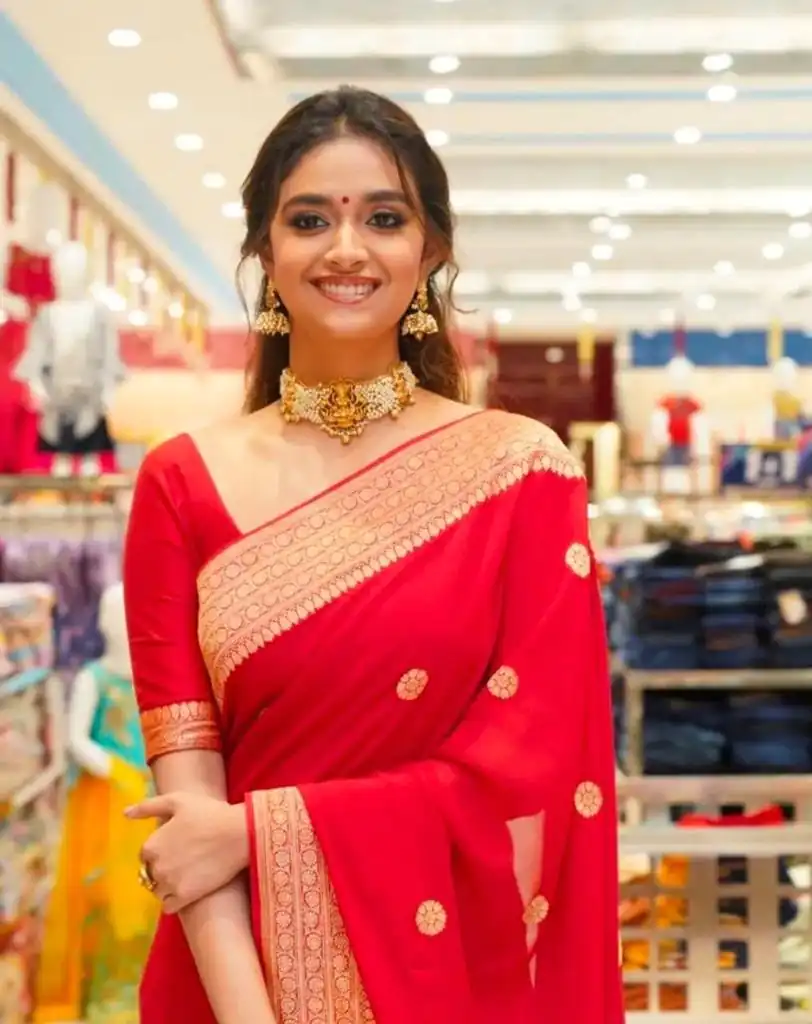 DDF Bela Red Color Soft Lichi Silk Ordinary Design Saree Casual, Party Wear, Events, Festivals Etc. Expected Delivery 4-6 Working Days 1349/- Only | Designer Sarees, Embroidered Sarees, Sarees, Bollywood Sarees, Creative Sarees, Ethnic Saree, Modern Digital sarees, Party Wear Sarees