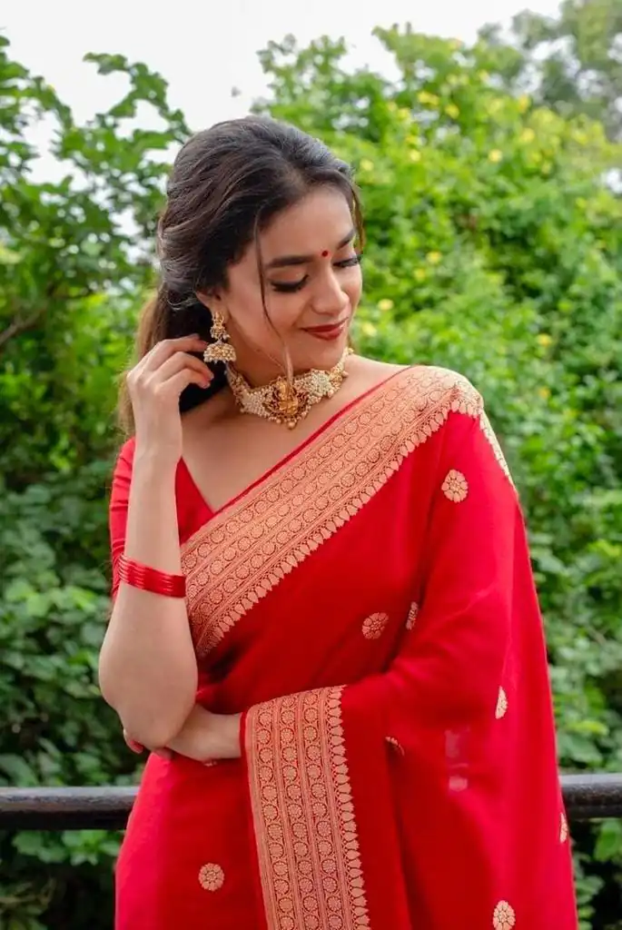 DDF Bela Red Color Soft Lichi Silk Ordinary Design Saree Casual, Party Wear, Events, Festivals Etc. Expected Delivery 4-6 Working Days 1349/- Only | Designer Sarees, Embroidered Sarees, Sarees, Bollywood Sarees, Creative Sarees, Ethnic Saree, Modern Digital sarees, Party Wear Sarees