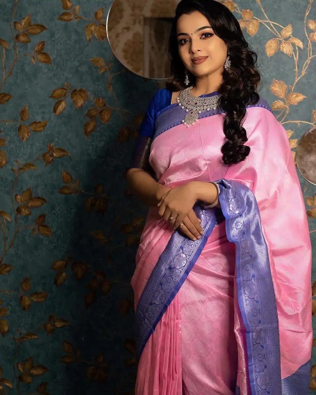 ES 8150 Light Pink Color Soft Lichi Silk Beautiful Design Work Saree Casual, Wedding, Party, Festive, Events Etc. Expected Delivery 4-6 Working Days @1499/- | Designer Sarees, Embroidered Sarees, Sarees, Bollywood Sarees, Creative Sarees, Ethnic Saree, Modern Digital sarees, Party Wear Sarees