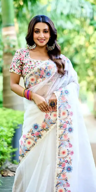 BT 3086 White Color Organza Silk Embroidery Thread Work Saree Events Casual, Wedding, Festive, Events Etc. Expected Delivery 4-6 Working Days @1999/- | Designer Sarees, Sarees, Bollywood Sarees, Creative Sarees, Embroidered Sarees, Ethnic Saree, Modern Digital sarees, Party Wear Sarees