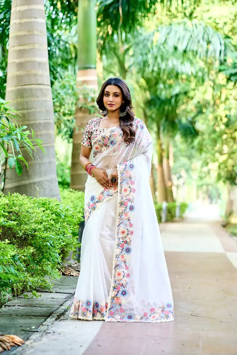 BT 3086 White Color Organza Silk Embroidery Thread Work Saree Events Casual, Wedding, Festive, Events Etc. Expected Delivery  4-6 Working Days @1999/- | Designer Sarees, Sarees, Bollywood Sarees, Creative Sarees, Embroidered Sarees, Ethnic Saree, Modern Digital sarees, Party Wear Sarees