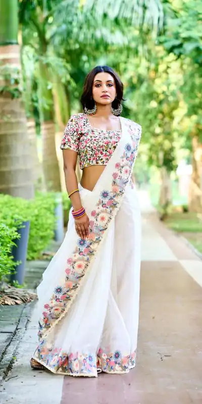 BT 3086 White Color Organza Silk Embroidery Thread Work Saree Events Casual, Wedding, Festive, Events Etc. Expected Delivery 4-6 Working Days @1999/- | Designer Sarees, Sarees, Bollywood Sarees, Creative Sarees, Embroidered Sarees, Ethnic Saree, Modern Digital sarees, Party Wear Sarees