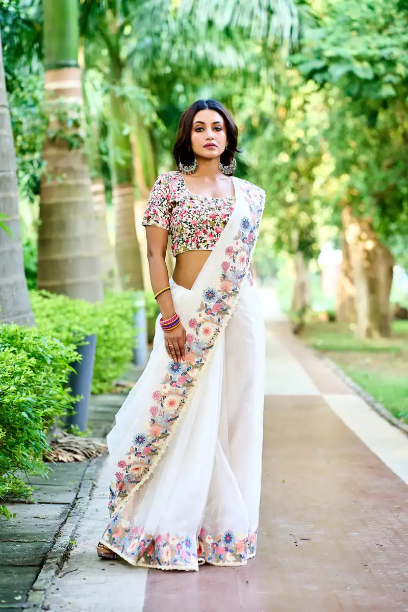 BT 3086 White Color Organza Silk Embroidery Thread Work Saree Events Casual, Wedding, Festive, Events Etc. Expected Delivery  4-6 Working Days @1999/- | Designer Sarees, Sarees, Bollywood Sarees, Creative Sarees, Embroidered Sarees, Ethnic Saree, Modern Digital sarees, Party Wear Sarees