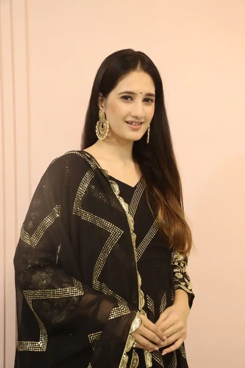  DC G51 Black Color Georgette Sequence Embroidery Gown Casual, Wedding, Party, Festive, Events Etc. Expected Delivery 4-6 Working Days @2099/- | Gowns, Bollywood Gowns, Creative Gowns, Designer Gowns, Embroidered Gowns, Party Wear Gowns