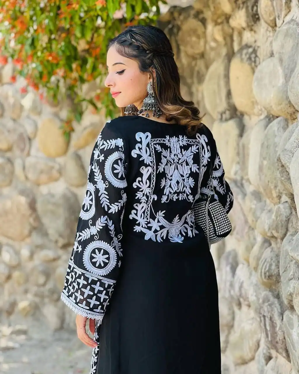 RTC 5624 Black Color Foix Georgette Chine Stitched Salwar Suit Wedding, Party, Festive, Events Etc. Expected Delivery 4-6 Working Days @2149/- | Jump Suits, Salwar suit, Casual Suits, Creative suits, Designer Suits, Palazzo Suits, Party Wear Suits, Patiala Suits, Straight Suits