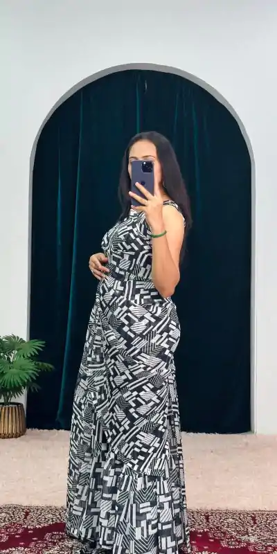 ST 1051 Black Color Georgette Digital Printed Work Saree Saree Casual, Wedding, Party, Festive, Events Etc. Expected Delivery 4-6 Working Days @1849/- | Designer Sarees, Sarees, Bollywood Sarees, Creative Sarees, Embroidered Sarees, Ethnic Saree, Modern Digital sarees, Party Wear Sarees