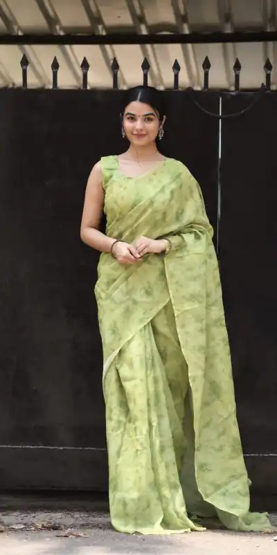 Veechis 101 Green Color Linen Beautiful Digital Printed Work Saree Casual, Party Festive, Events. Expected Delivery 4-6 Working Days @1549/- | Designer Sarees, Sarees, Bollywood Sarees, Creative Sarees, Embroidered Sarees, Modern Digital sarees, Party Wear Sarees