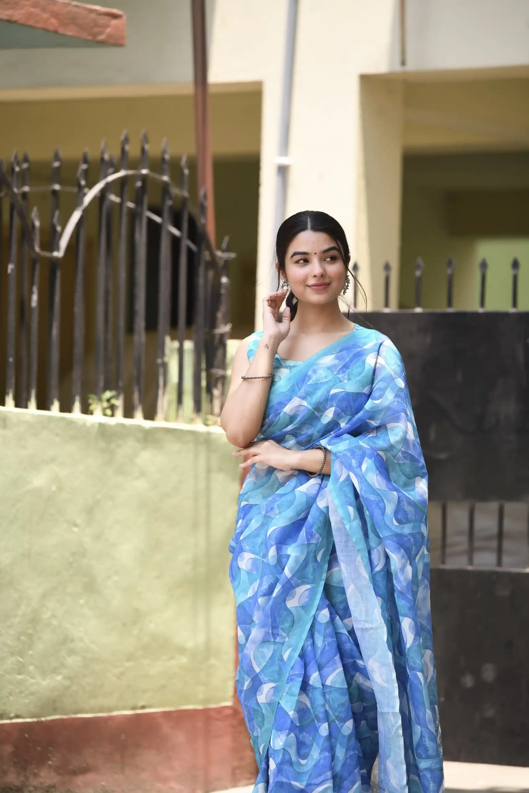 Veechis 111 Royal Blue Color Linen Beautiful Digital Printed Work Saree Casual, Party Festive, Events. Expected Delivery 4-6 Working Days @1549/- | Designer Sarees, Sarees, Bollywood Sarees, Creative Sarees, Embroidered Sarees, Modern Digital sarees, Party Wear Sarees
