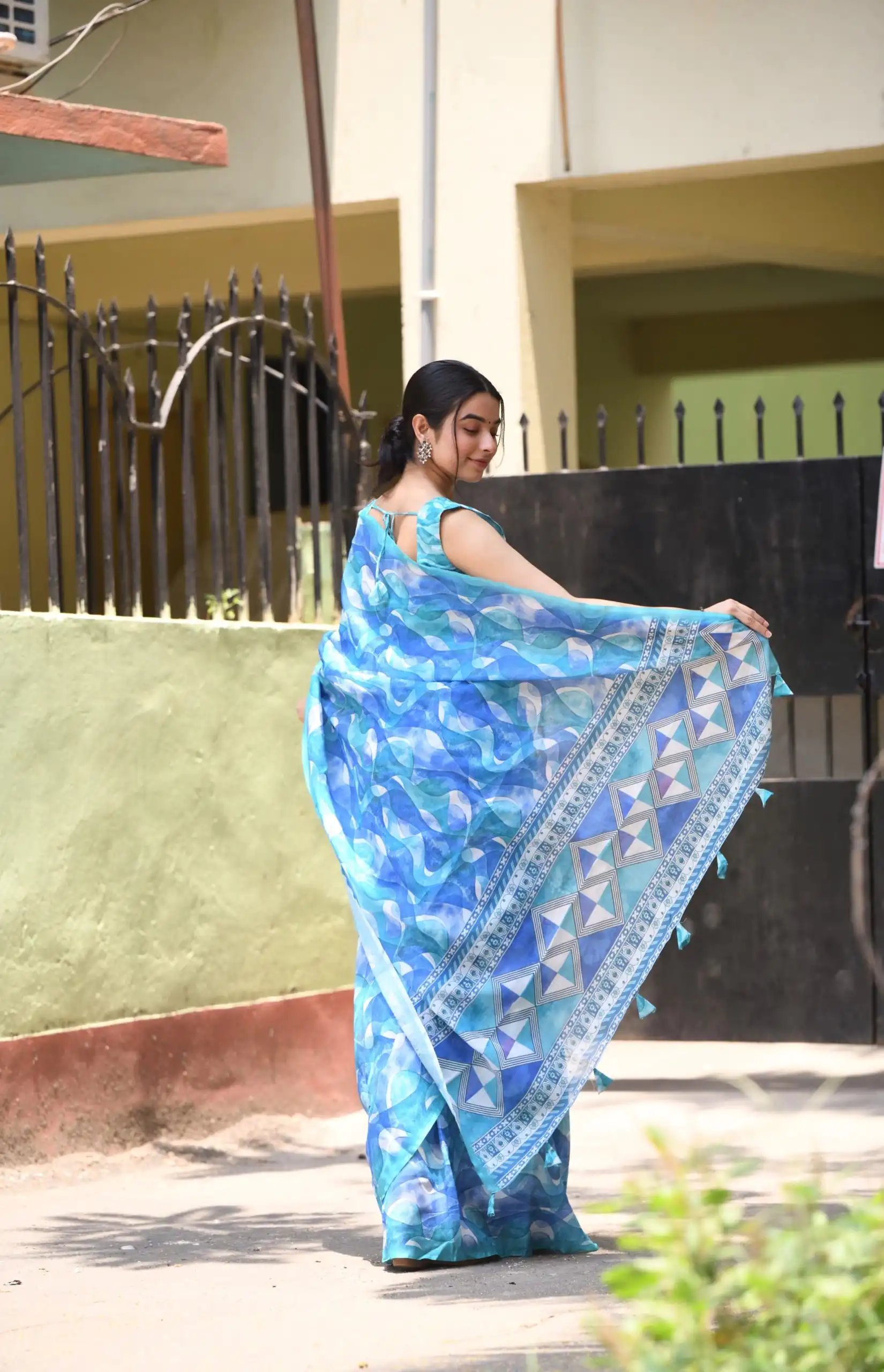 Veechis 111 Royal Blue Color Linen Beautiful Digital Printed Work Saree Casual, Party Festive, Events. Expected Delivery 4-6 Working Days @1549/- | Designer Sarees, Sarees, Bollywood Sarees, Creative Sarees, Embroidered Sarees, Modern Digital sarees, Party Wear Sarees