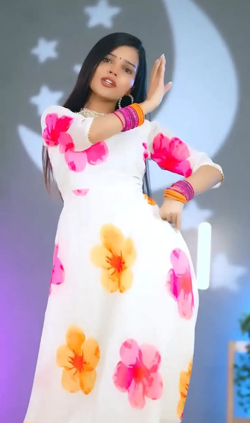 PC 377 White Color Fox Georgette Digital Printed Work Gown Casual, Party Wear, Events, Festivals Wear Etc. Expected Delivery 4-6 Working Days @1779/- | Gowns, Bollywood Gowns, Creative Gowns, Designer Gowns, Embroidered Gowns, Party Wear Gowns