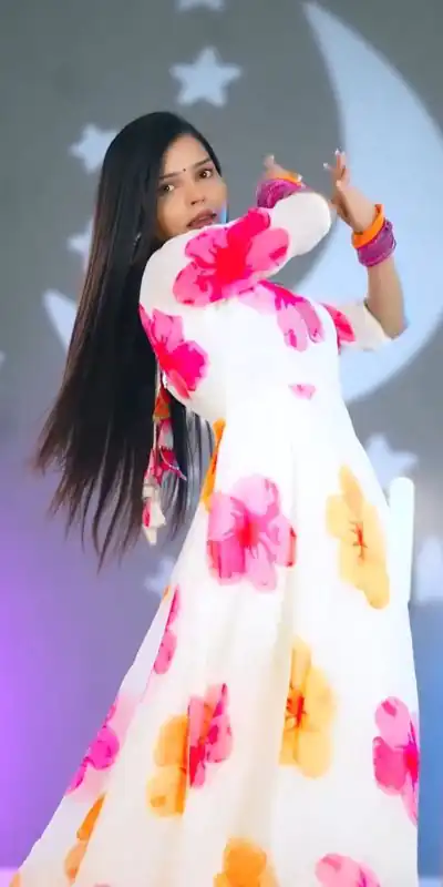 PC 377 White Color Fox Georgette Digital Printed Work Gown Casual, Party Wear, Events, Festivals Wear Etc. Expected Delivery 4-6 Working Days @1779/- | Gowns, Bollywood Gowns, Creative Gowns, Designer Gowns, Embroidered Gowns, Party Wear Gowns