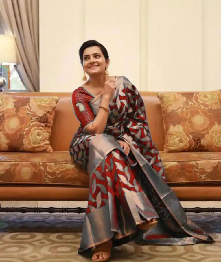 KP 4057 Red Color Soft Lichi Silk Jacquard On All Over Saree Casual, Party Wear, Wedding, Events Etc. Expected Delivery 4-6 Working Days @1349/- | Designer Sarees, Embroidered Sarees, Sarees, Bollywood Sarees, Creative Sarees, Ethnic Saree, Modern Digital sarees, Party Wear Sarees