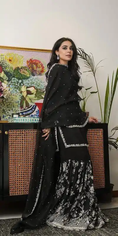 SRK 5167 Black Color Foix Georgette Thread Sequence Work Salwar Suit Wedding, Party, Festive, Events Etc. Expected Delivery 4-6 Working Days @2099/- | Jump Suits, Salwar suit, Casual Suits, Creative suits, Designer Suits, Palazzo Suits, Party Wear Suits, Patiala Suits, Straight Suits