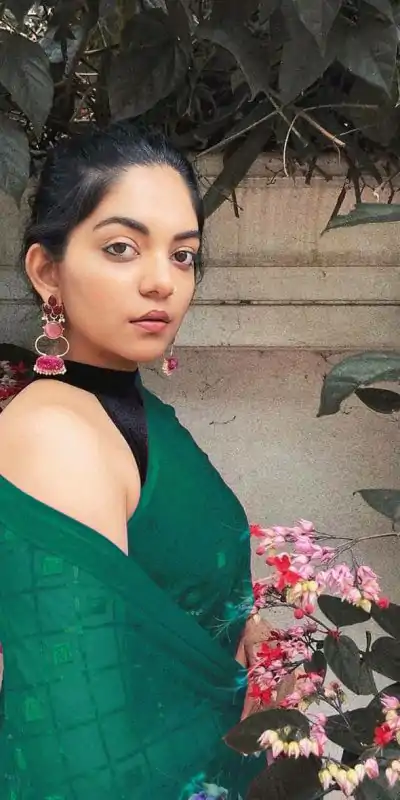 KT 201 Green Color Georgette Fancy Sequence Work Saree Casual, Party Wear, Wedding Expected Delivery 4-6 Working Days@1649/- | Designer Sarees, Sarees, Bollywood Sarees, Creative Sarees, Embroidered Sarees, Party Wear Sarees