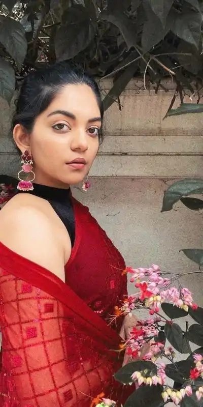 KT 201 Red Color Georgette Fancy Sequence Work Saree Casual, Party Wear, Wedding   Expected Delivery 4-6 Working Days@1649/- | Designer Sarees, Sarees, Bollywood Sarees, Creative Sarees, Embroidered Sarees, Party Wear Sarees