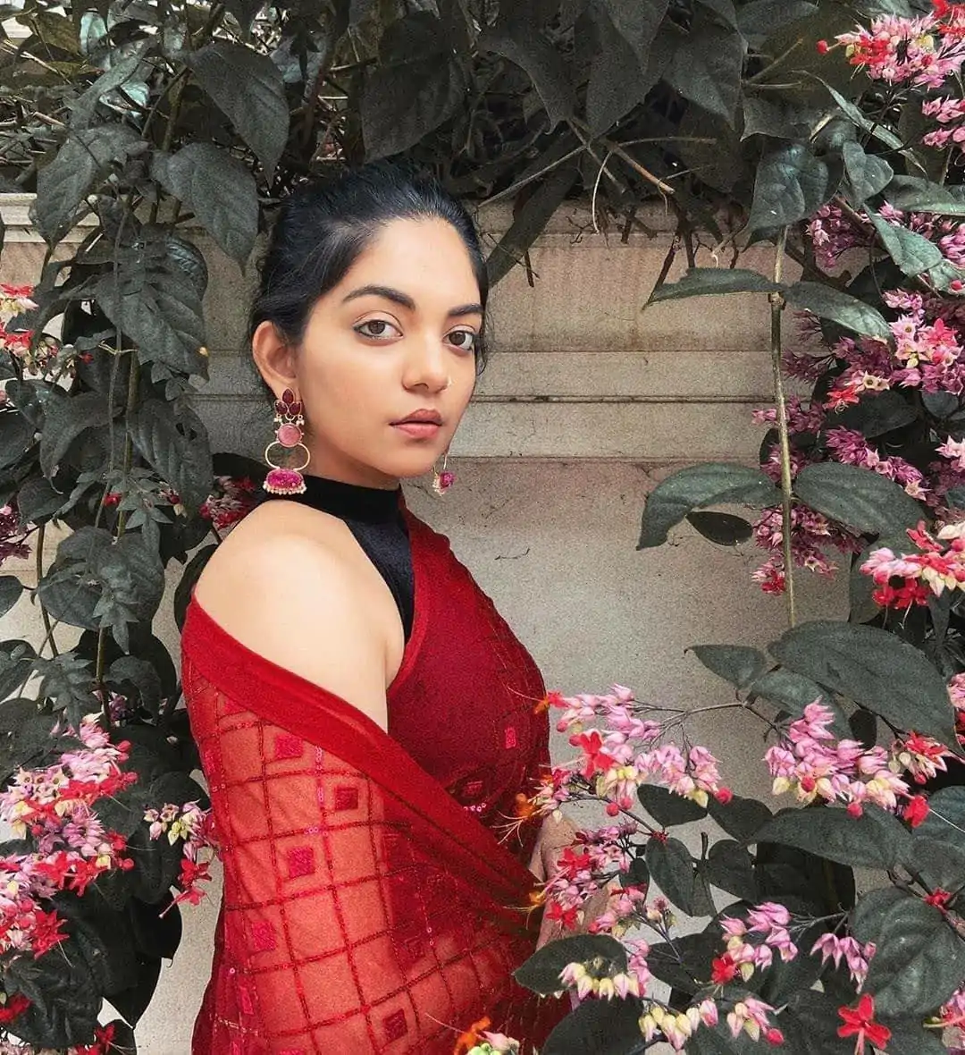 KT 201 Red Color Georgette Fancy Sequence Work Saree Casual, Party Wear, Wedding   Expected Delivery 4-6 Working Days@1649/- | Designer Sarees, Sarees, Bollywood Sarees, Creative Sarees, Embroidered Sarees, Party Wear Sarees