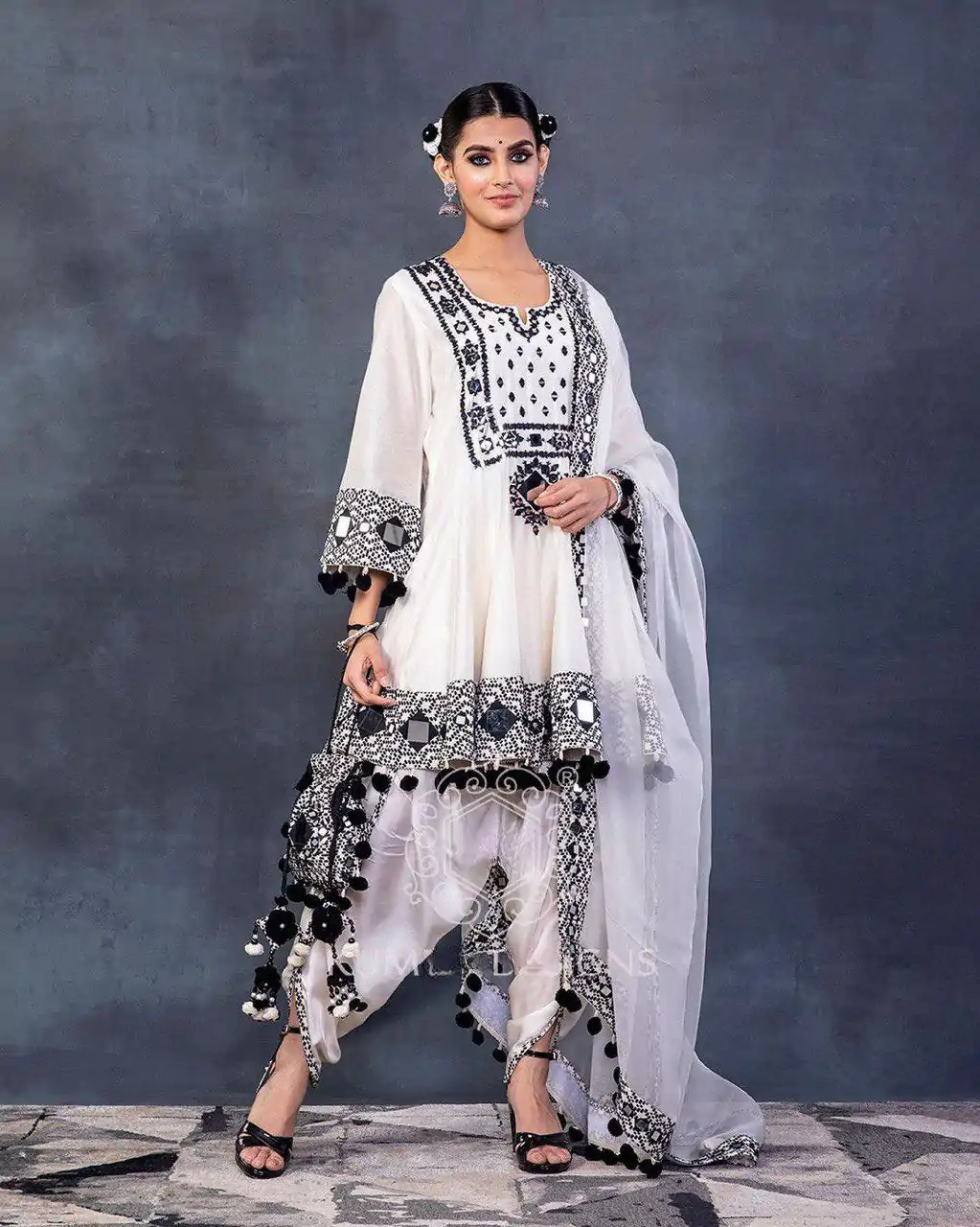 LG 1717 White Color Rajwadi Silk Embroidery Real Mirror Salwar Suit Casual, Wedding, Party, Festive, Events . Expected Delivery  4-6 Working Days @2299/- | Casual Suits, Salwar suit, Creative suits, Designer Suits, Palazzo Suits, Party Wear Suits, Patiala Suits, Straight Suits